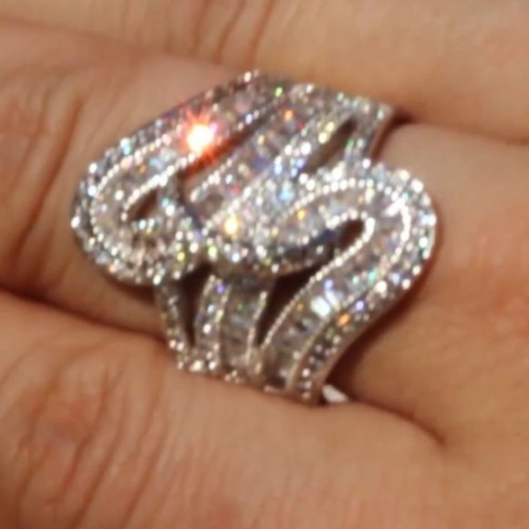 Weekend sale Zircon Platinum Plated Ring 5.6ct - Picture 1 of 4